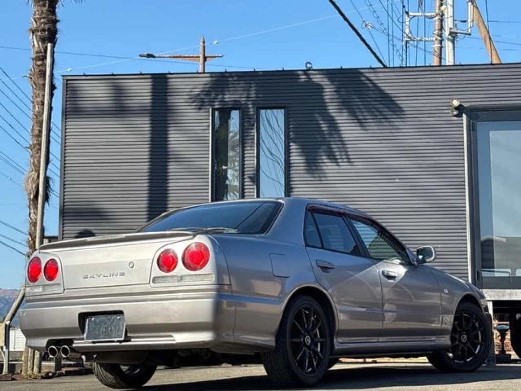 Nissan Nissan Skyline - View 2