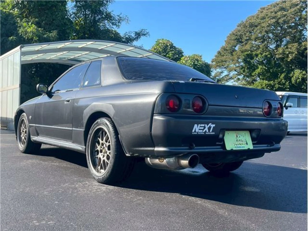 Nissan Nissan Skyline - View 2