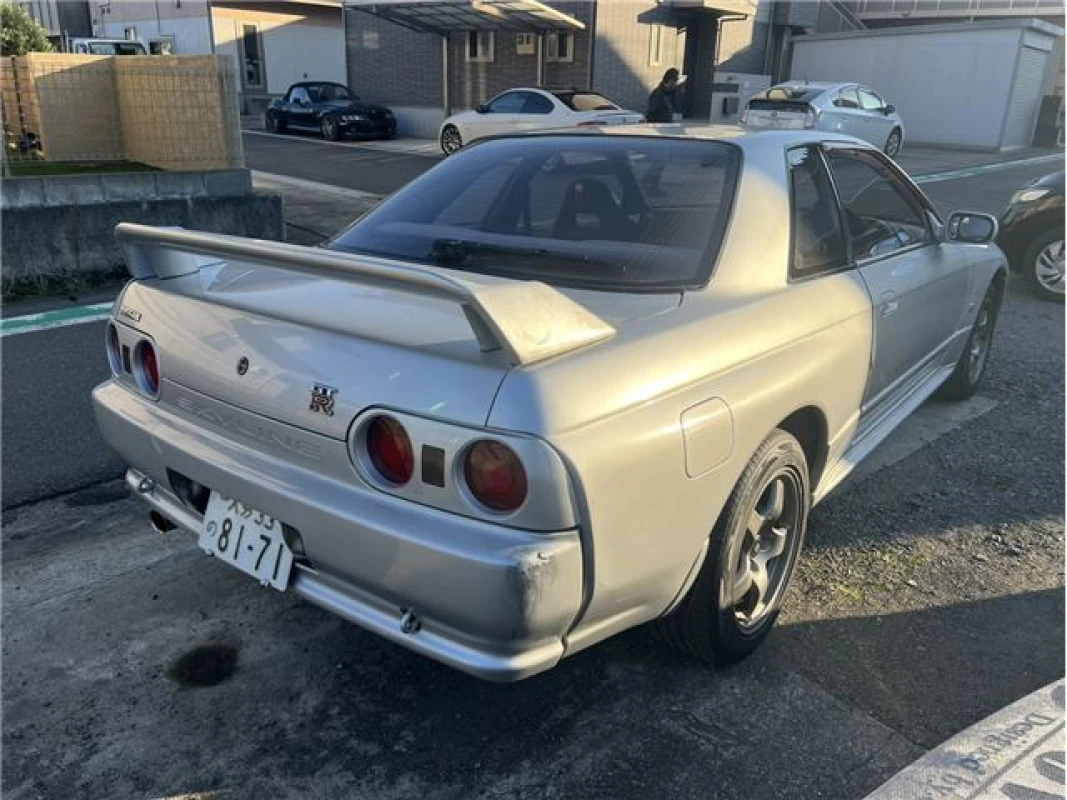Nissan Nissan Skyline - View 2