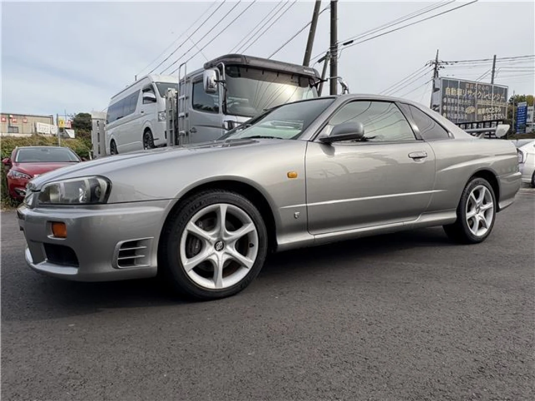 Nissan Nissan Skyline - View 2