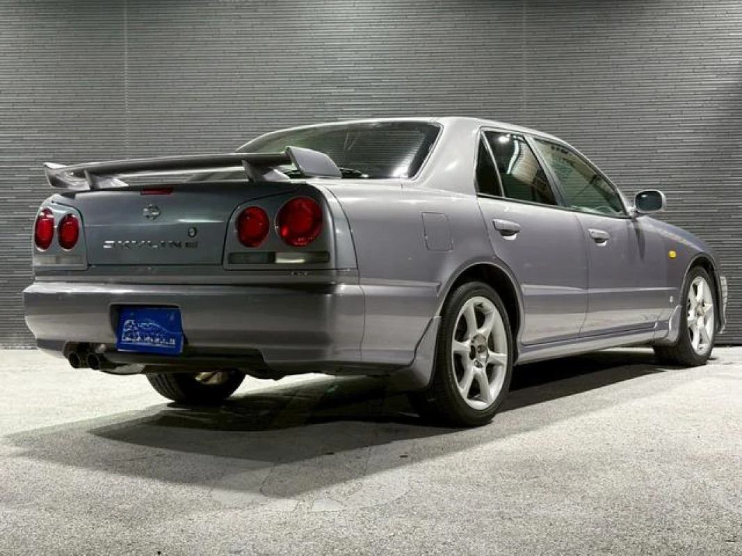 Nissan Nissan Skyline - View 2