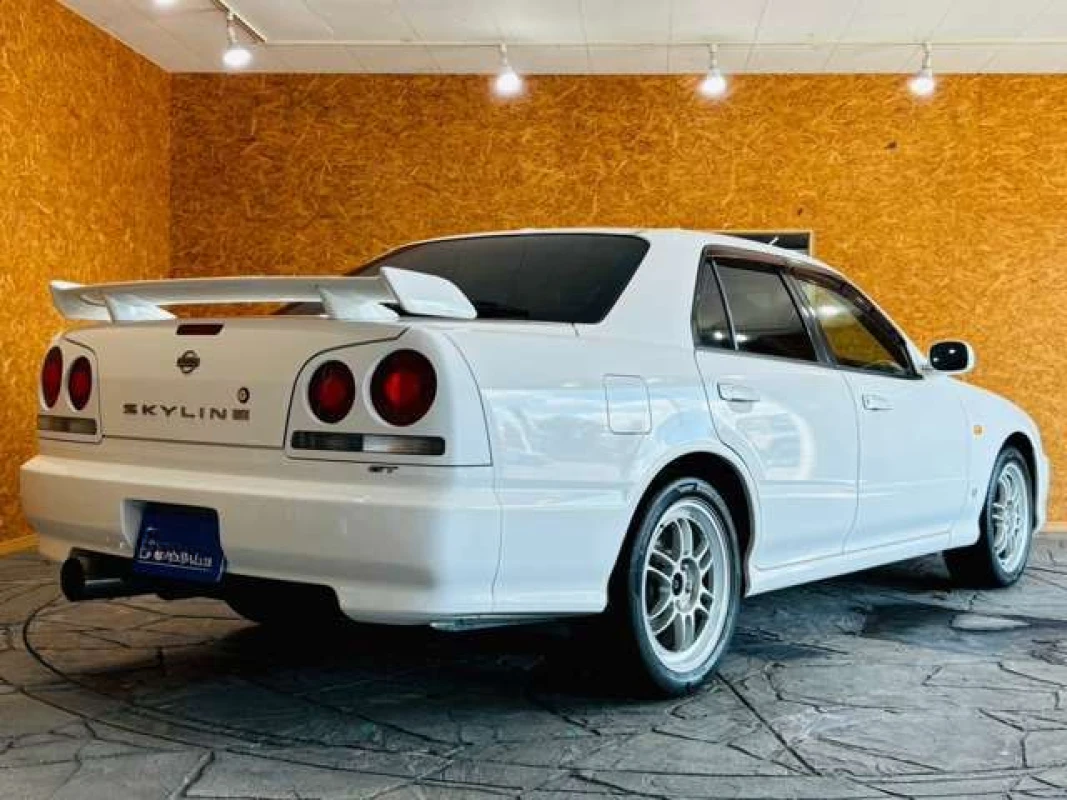 Nissan Nissan Skyline HR34 2.0 GT - View 2