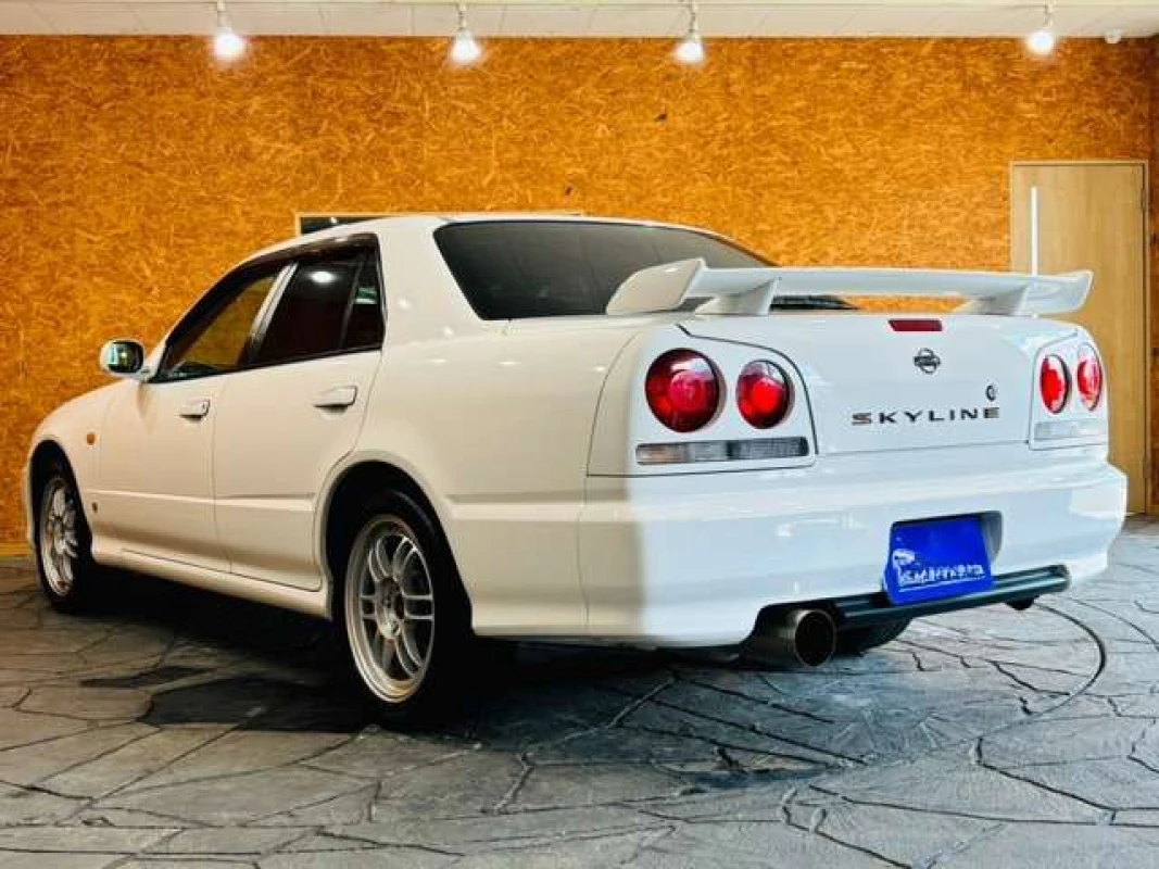 Nissan Nissan Skyline HR34 2.0 GT - View 4