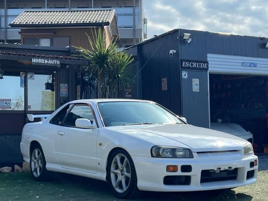 Nissan Nissan Skyline - View 2