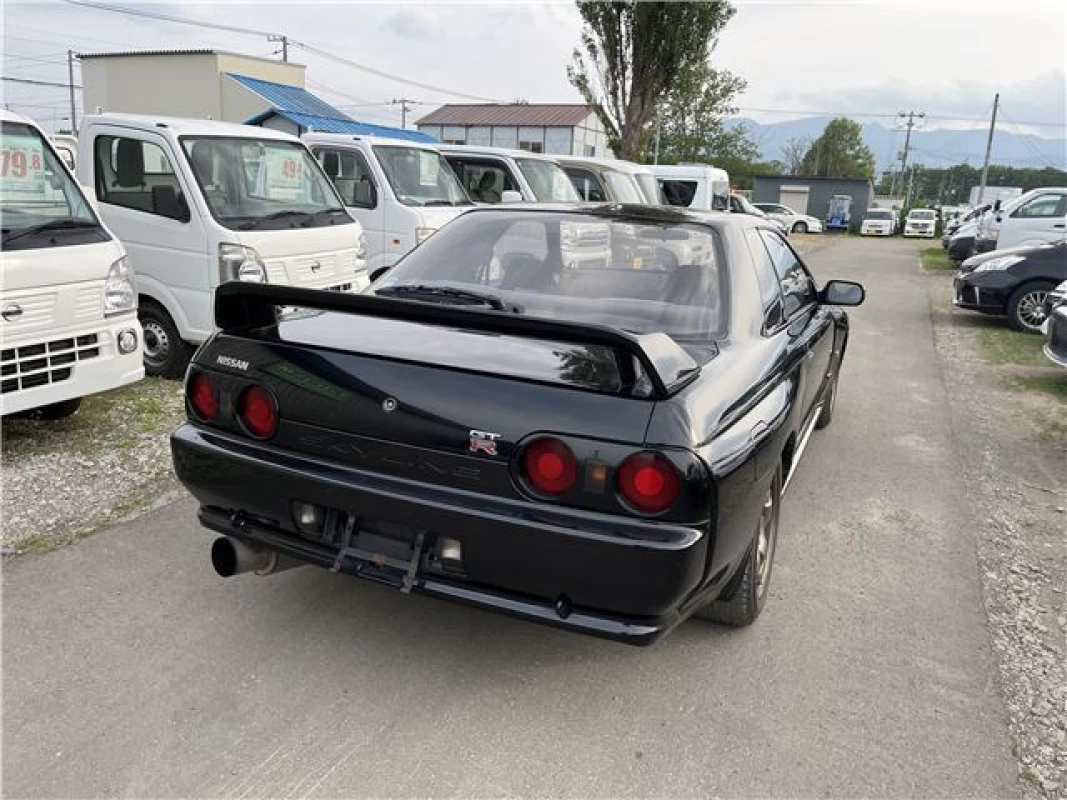 Nissan Nissan Skyline - View 3