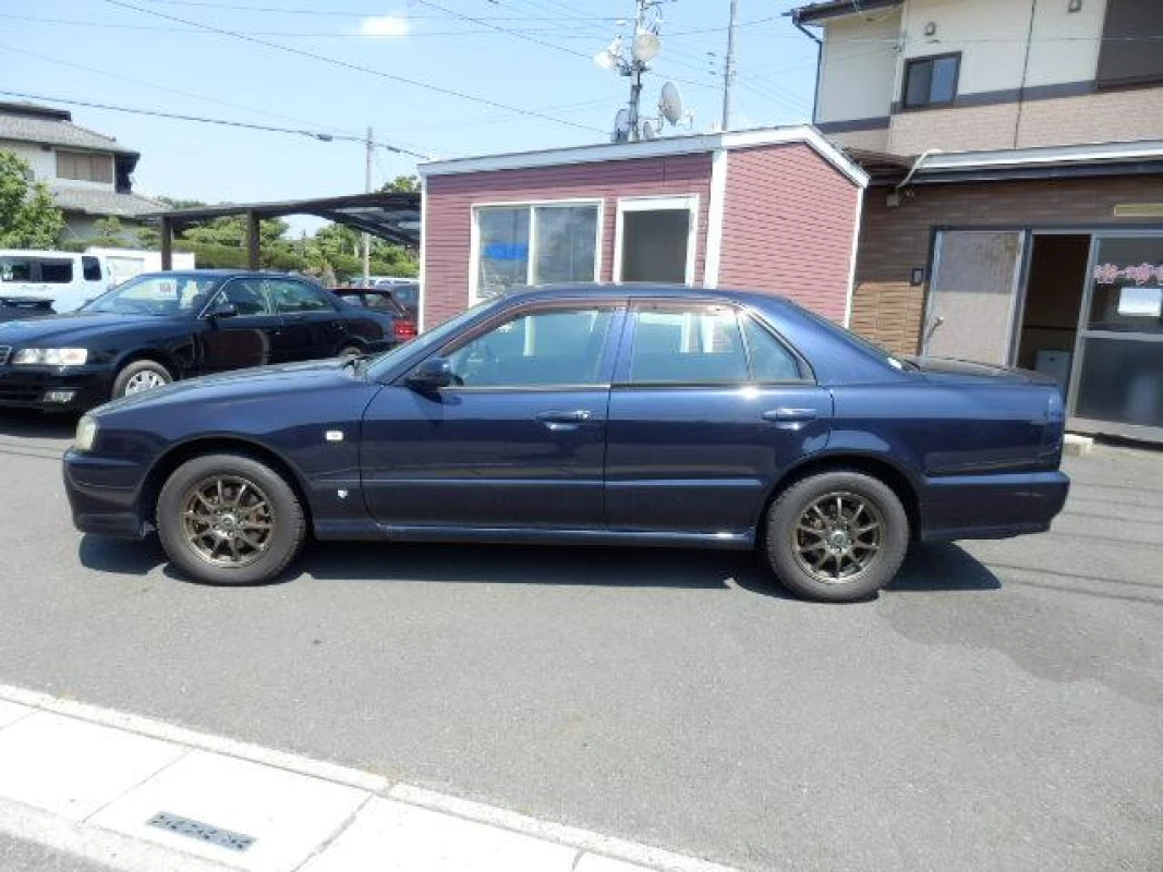 Nissan Skyline 2000 - Thumbnail 9