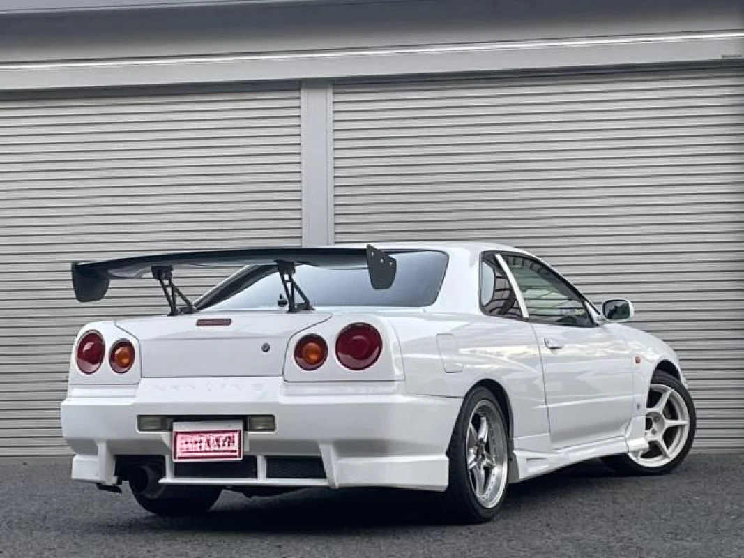 Nissan Nissan Skyline - View 2