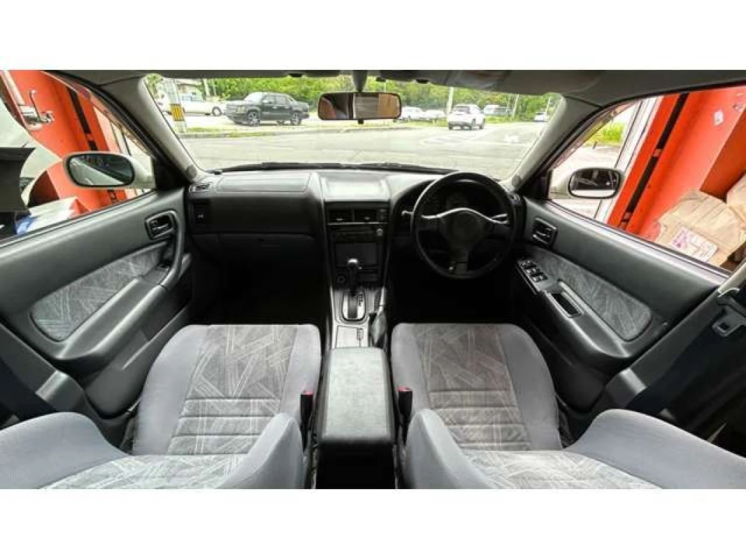 Nissan Skyline 2000 - Thumbnail 9