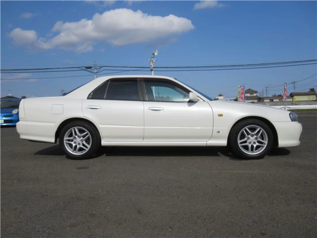 Nissan Skyline 2000 - Thumbnail 8