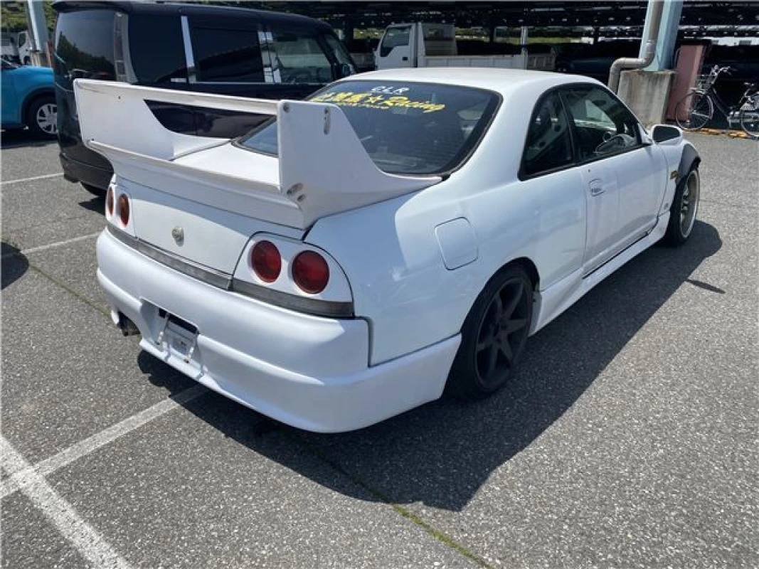 Nissan Nissan - View 2