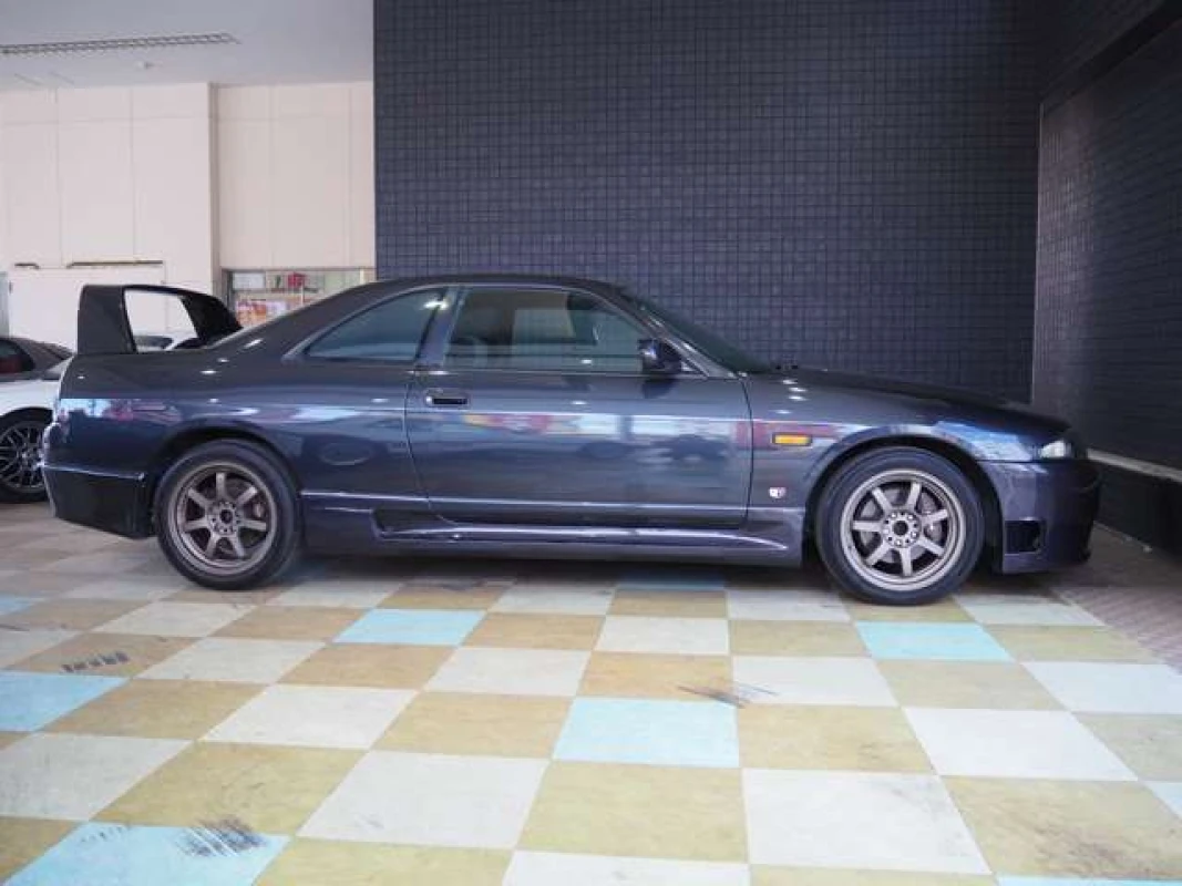 Nissan Nissan Skyline ECR33 - View 4