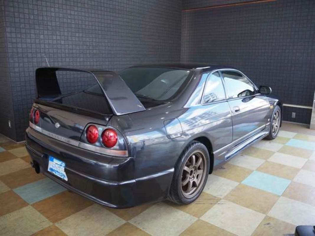 Nissan Skyline 1995 - Thumbnail 9