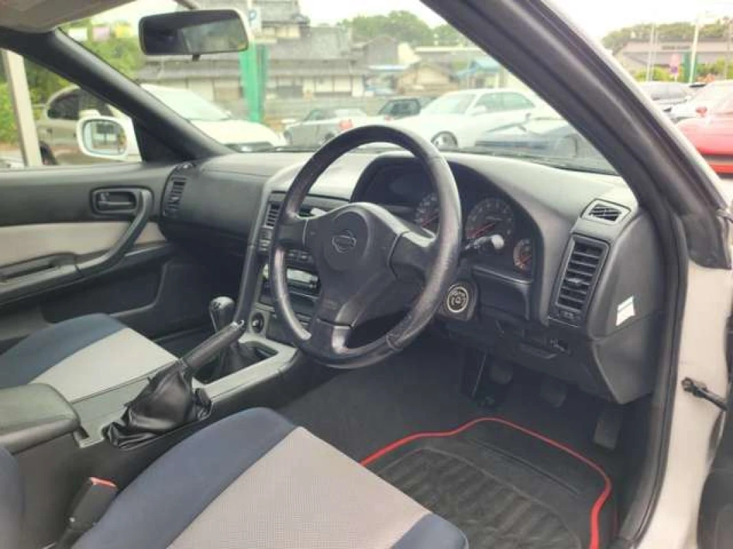 Nissan Skyline 2000 - Thumbnail 11