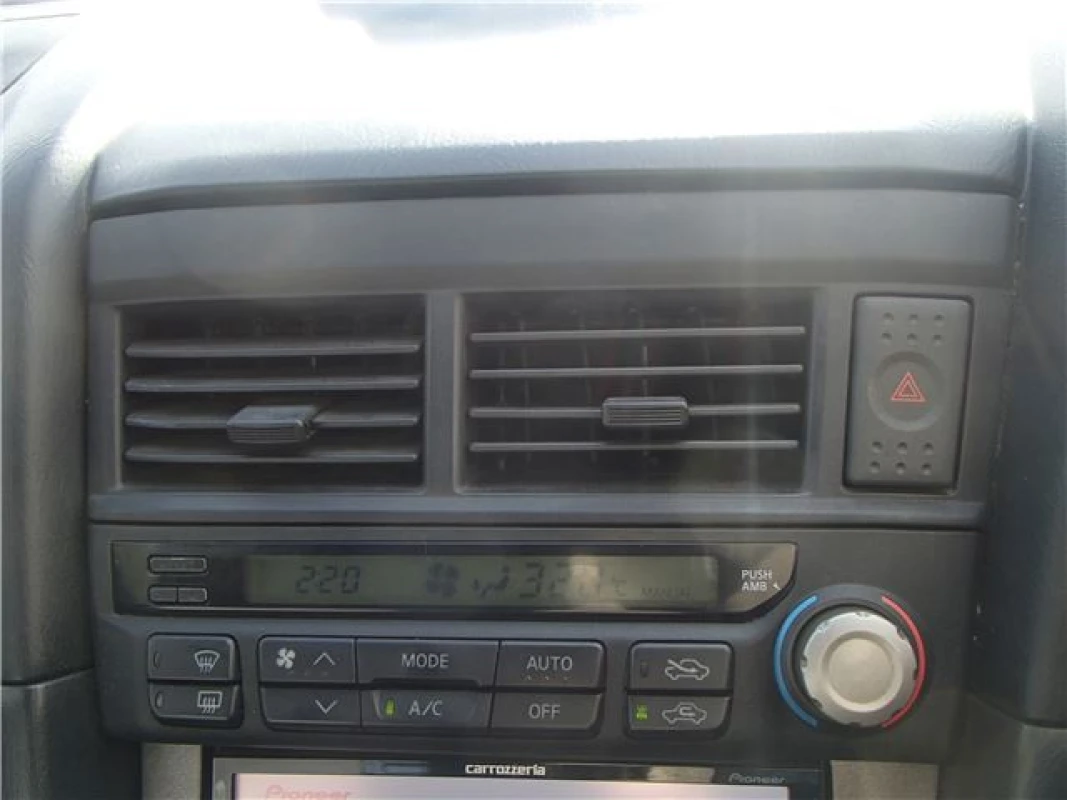 Nissan Skyline 2000 - Thumbnail 18
