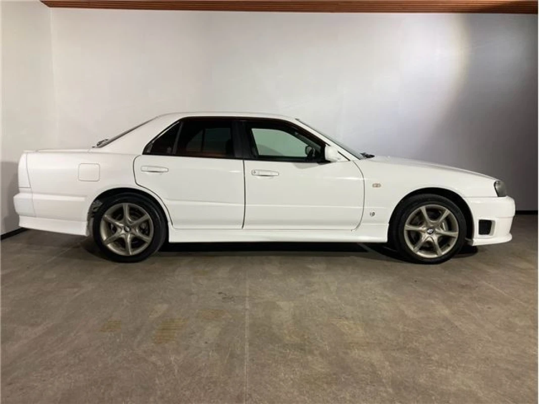 Nissan Nissan Skyline - View 5