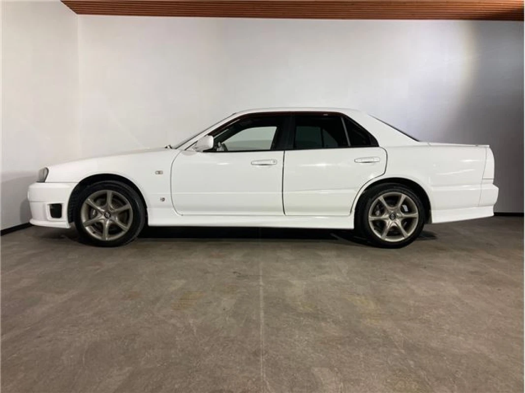 Nissan Skyline 2000 - Gallery View