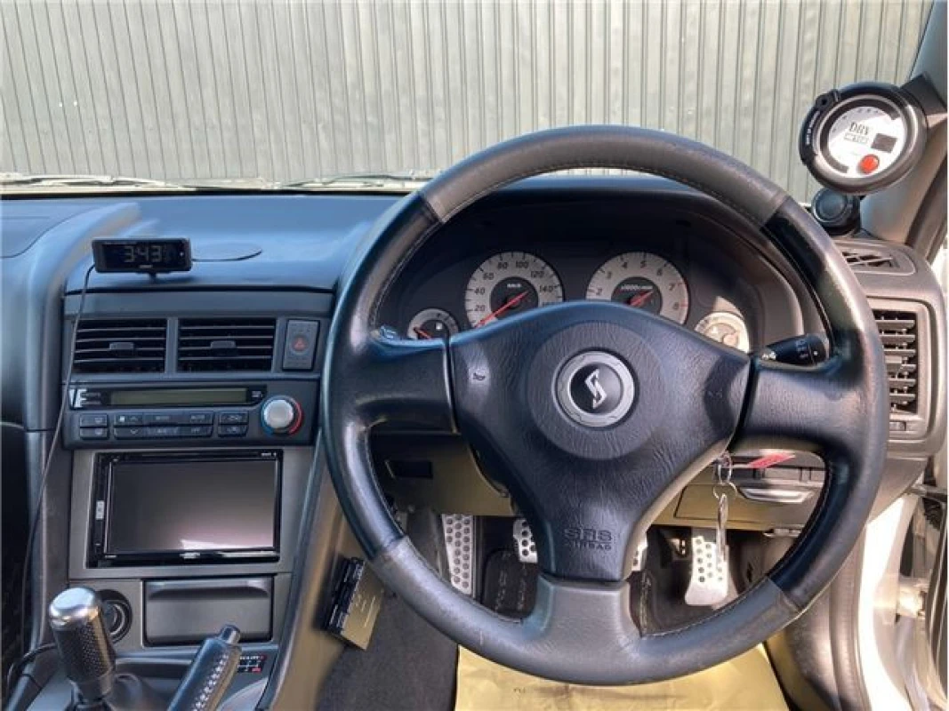Nissan Skyline 2000 - Gallery View