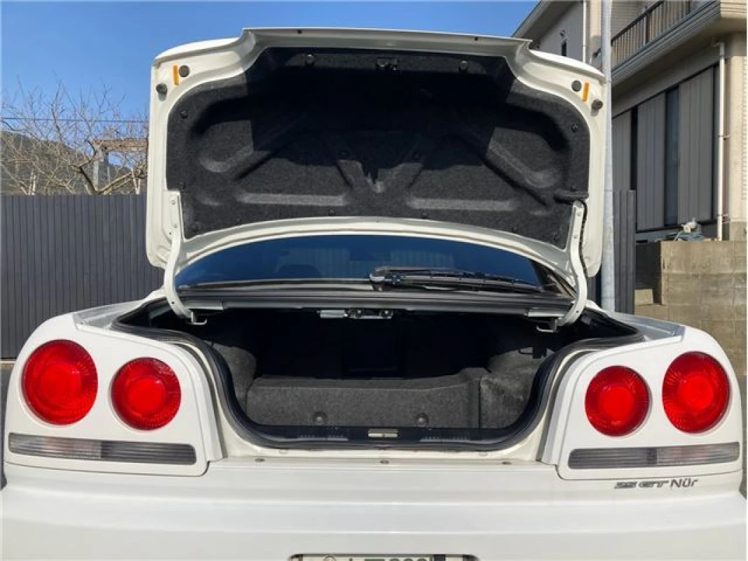 Nissan Skyline 2000 - Gallery View