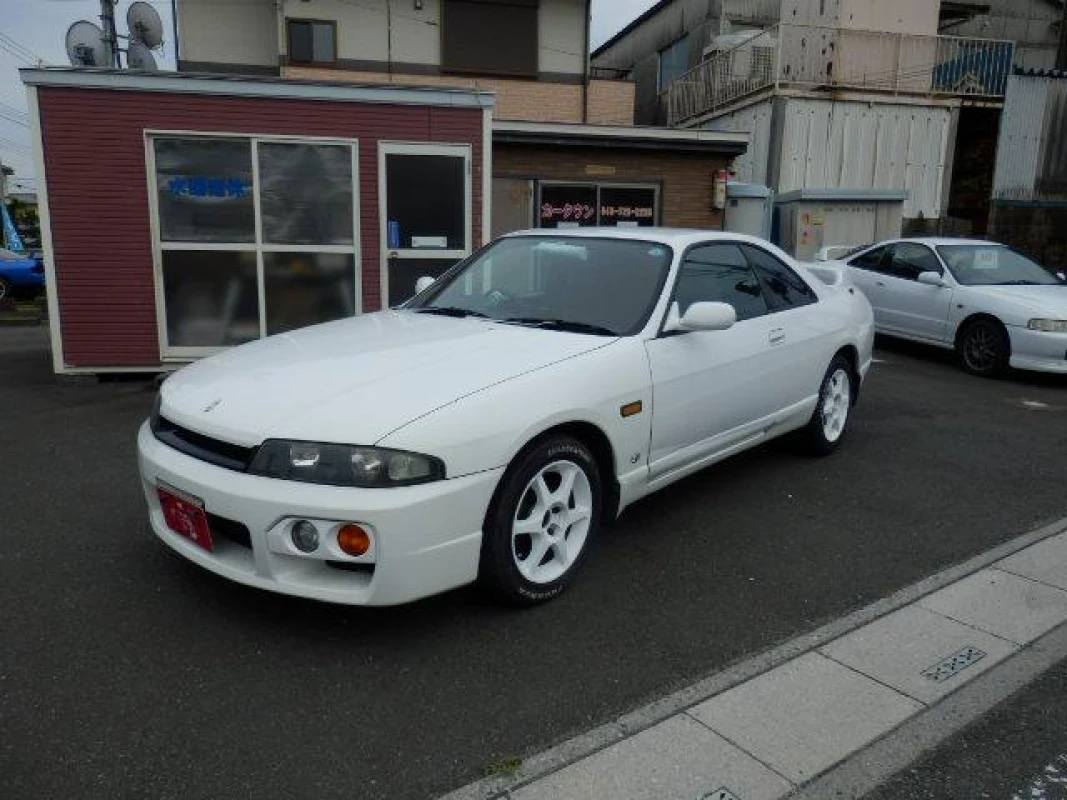 Nissan Nissan Skyline HR33 - View 1