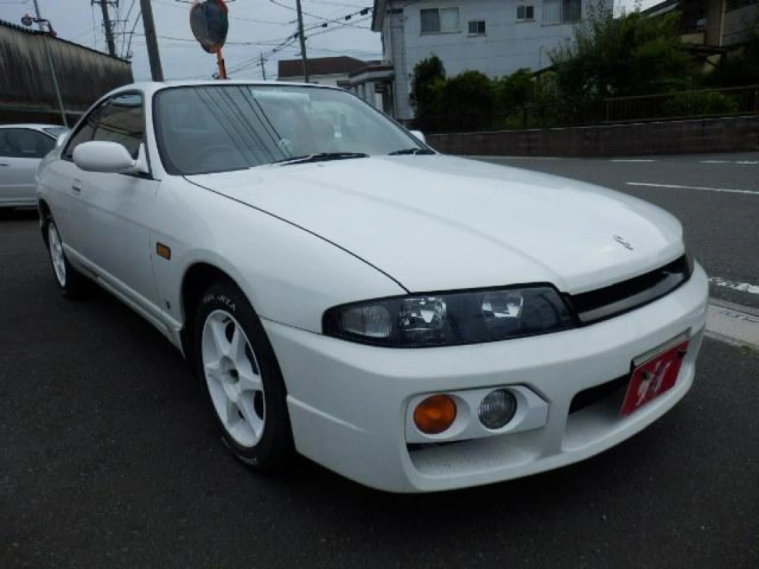 Nissan Nissan Skyline HR33 - View 2