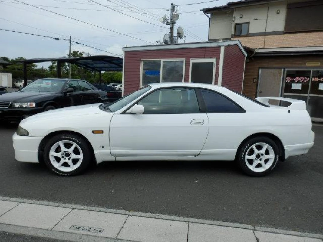 Nissan Skyline 1997 - Thumbnail 6