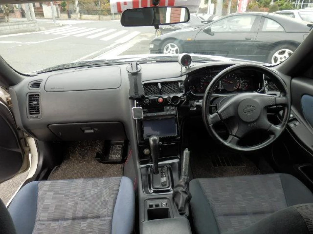 Nissan Skyline 1997 - Thumbnail 13