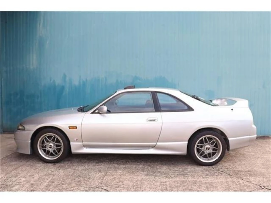 Nissan Nissan Skyline ECR33 - View 3