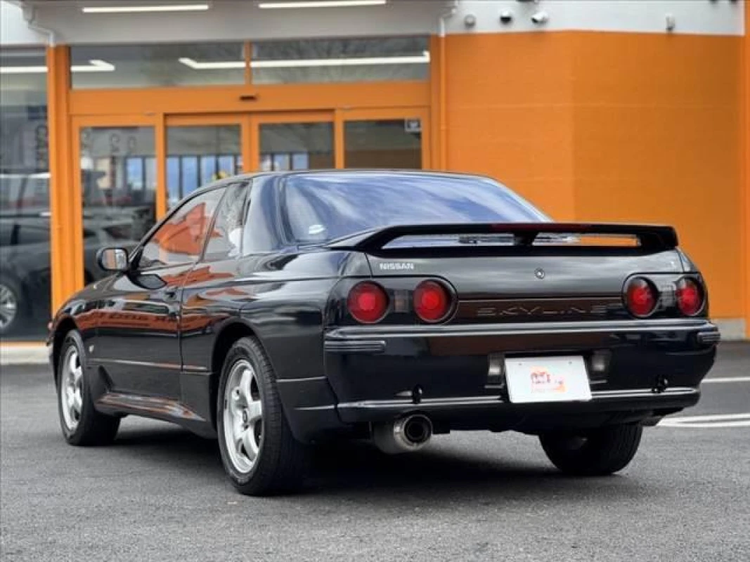 Nissan Nissan Skyline - View 2