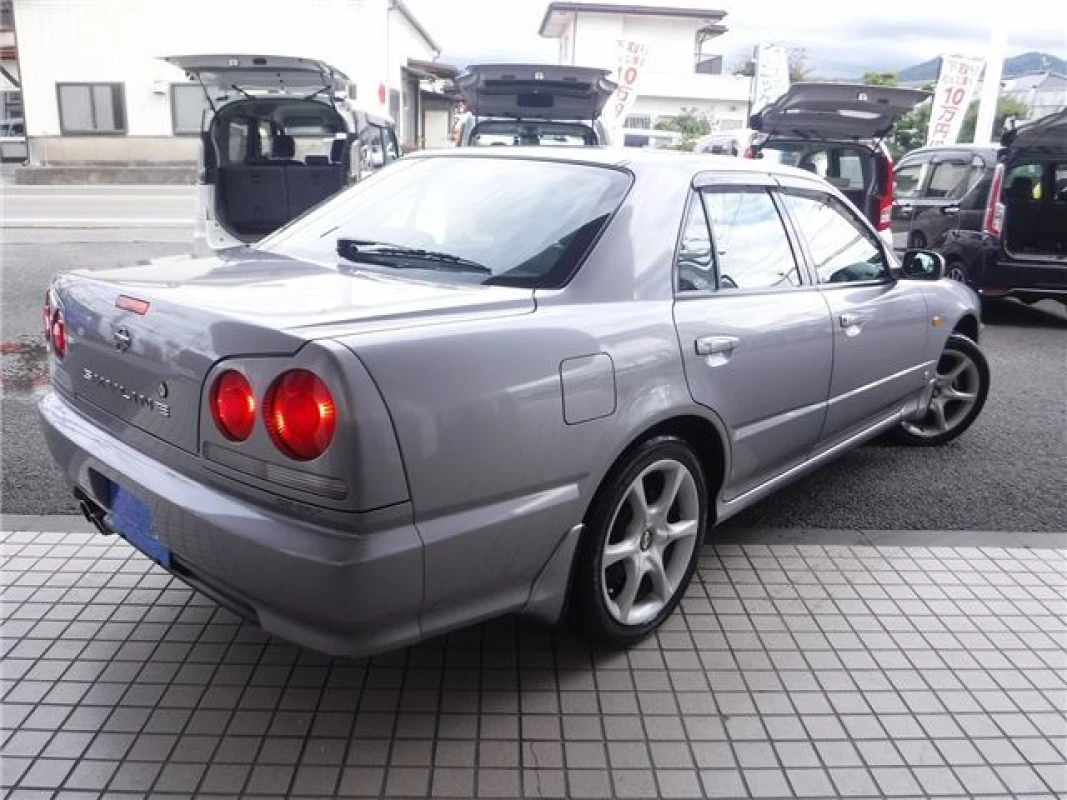 Nissan Nissan Skyline - View 2