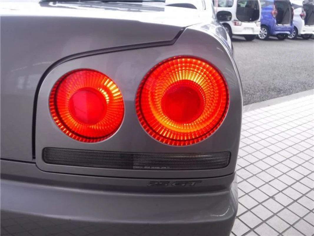 Nissan Nissan Skyline - View 3