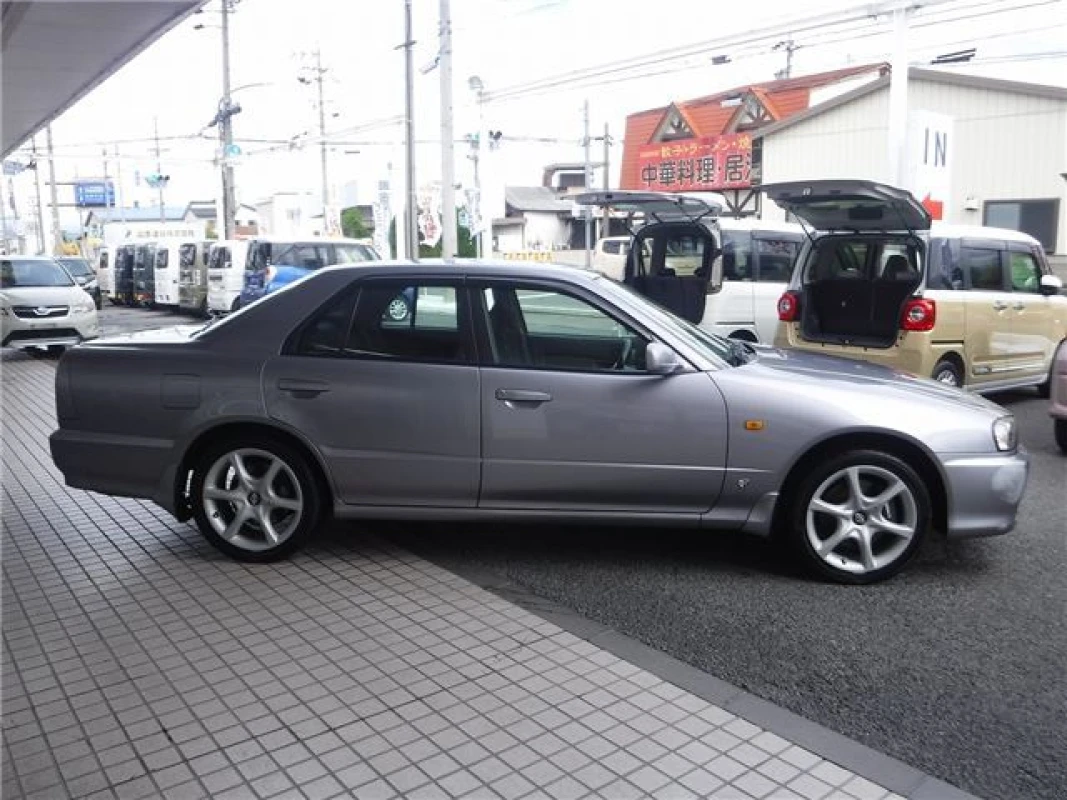 Nissan Nissan Skyline - View 5
