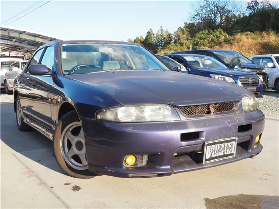 Nissan Nissan Skyline HR33 - View 4