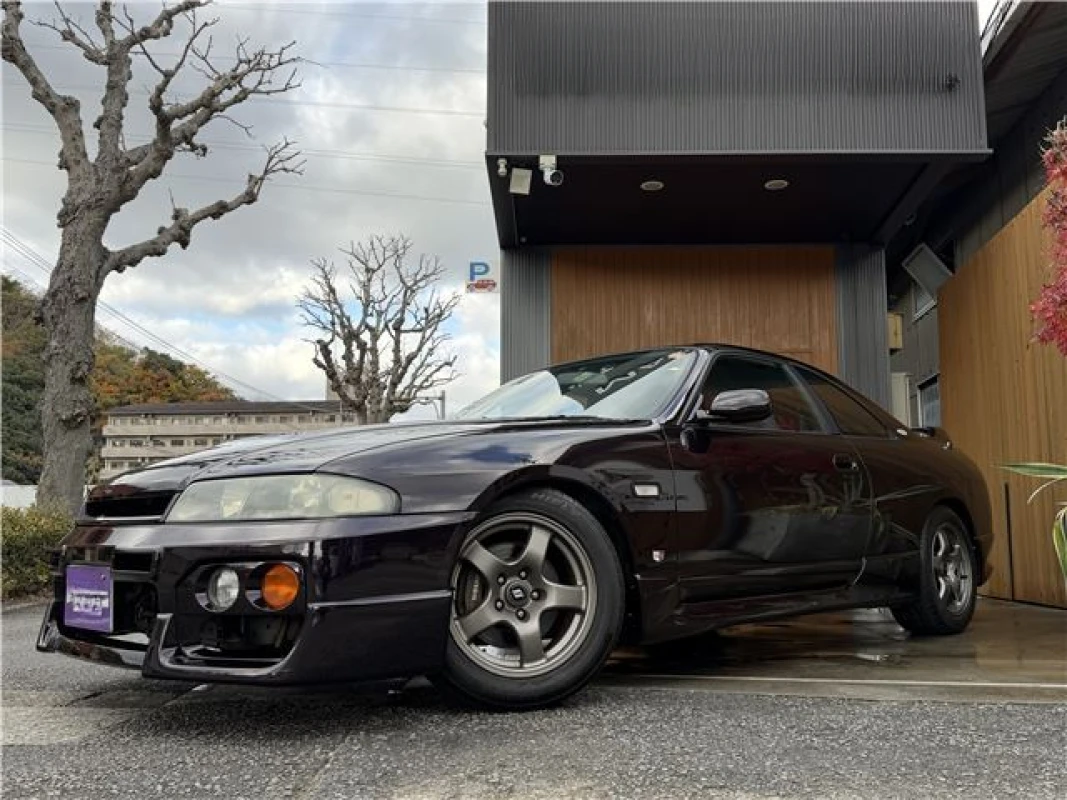 Nissan Nissan Skyline - View 1