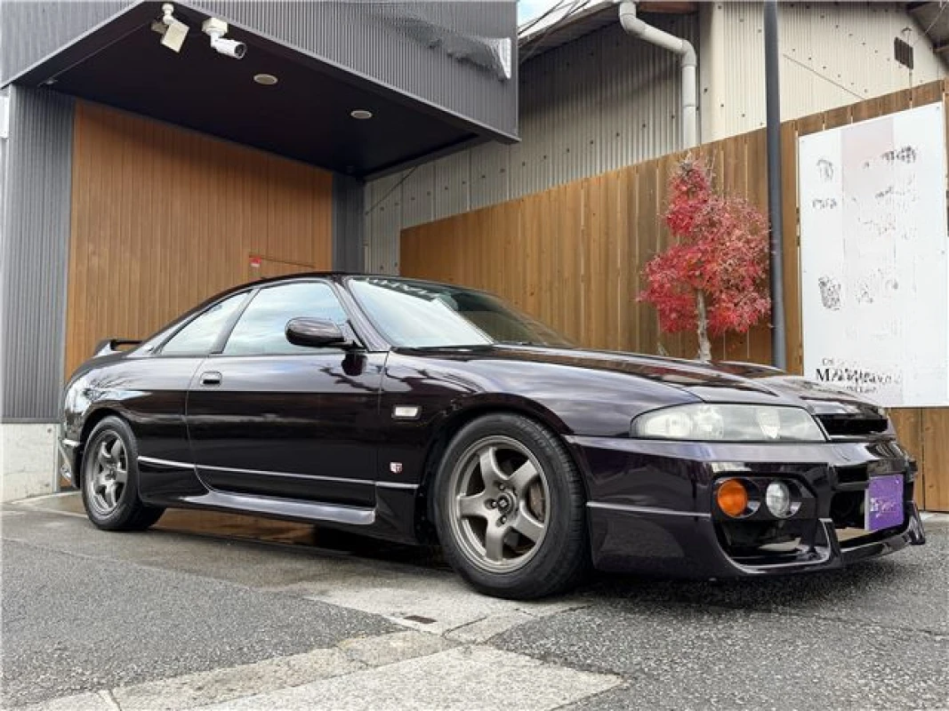 Nissan Nissan Skyline - View 2