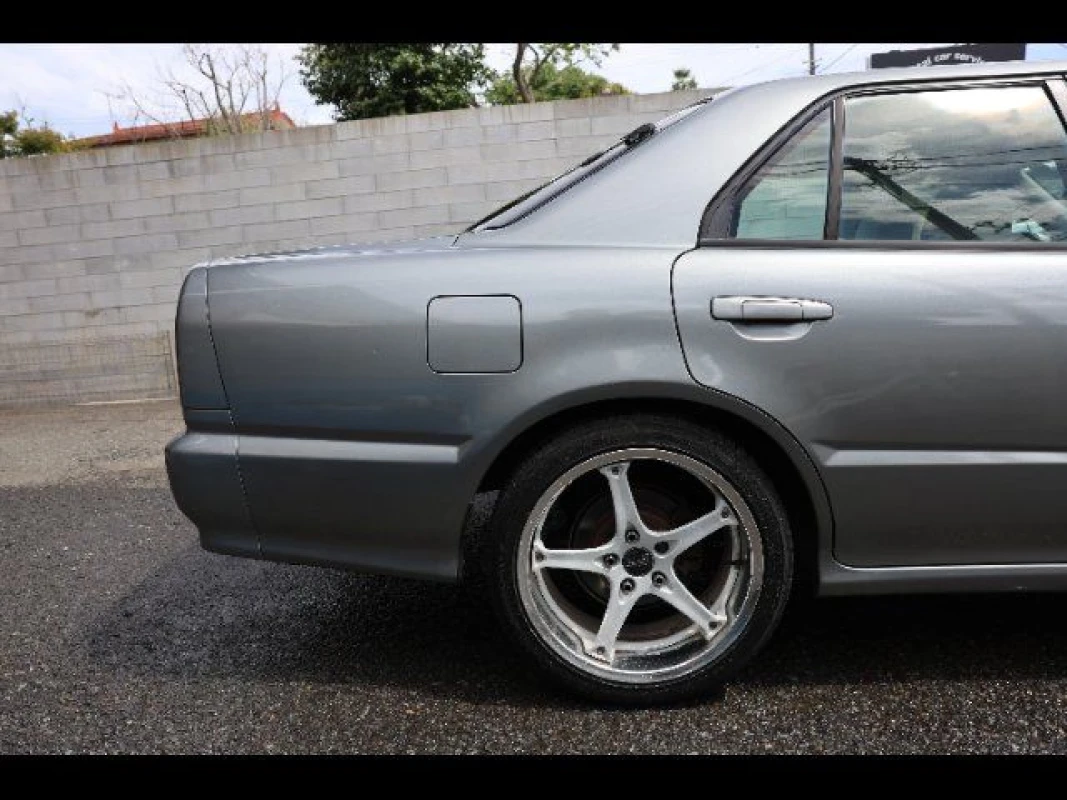 Nissan Skyline 2000 - Thumbnail 11