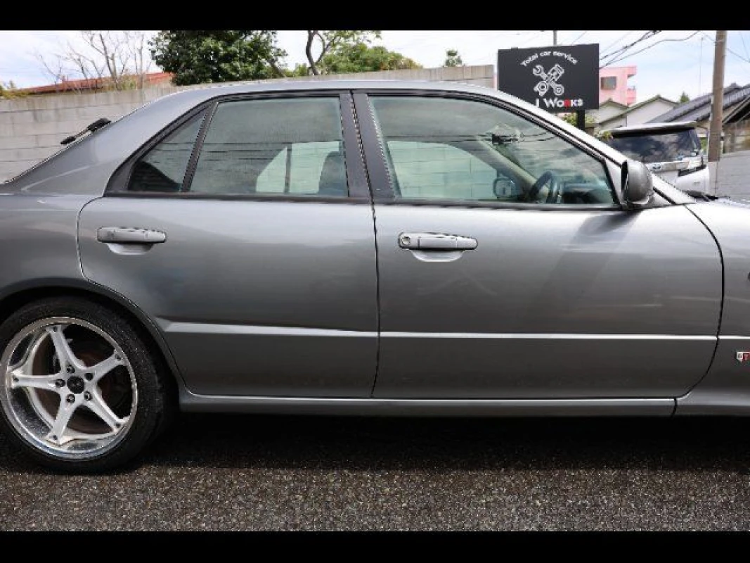 Nissan Skyline 2000 - Thumbnail 13