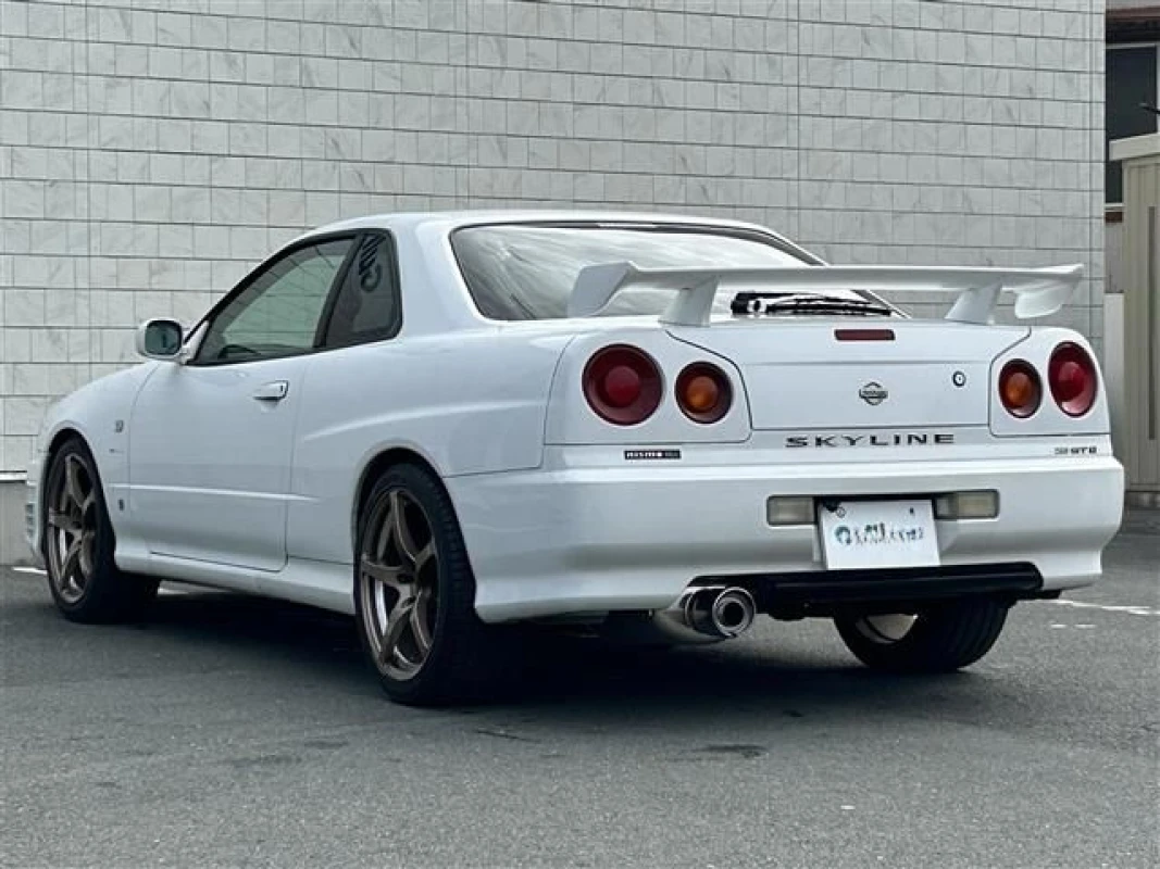 Nissan Nissan Skyline - View 2