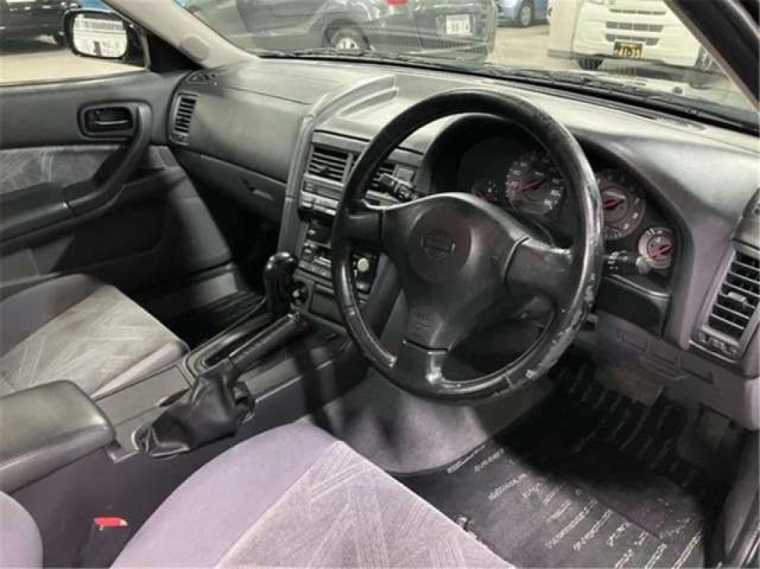 Nissan Skyline 2000 - Thumbnail 20