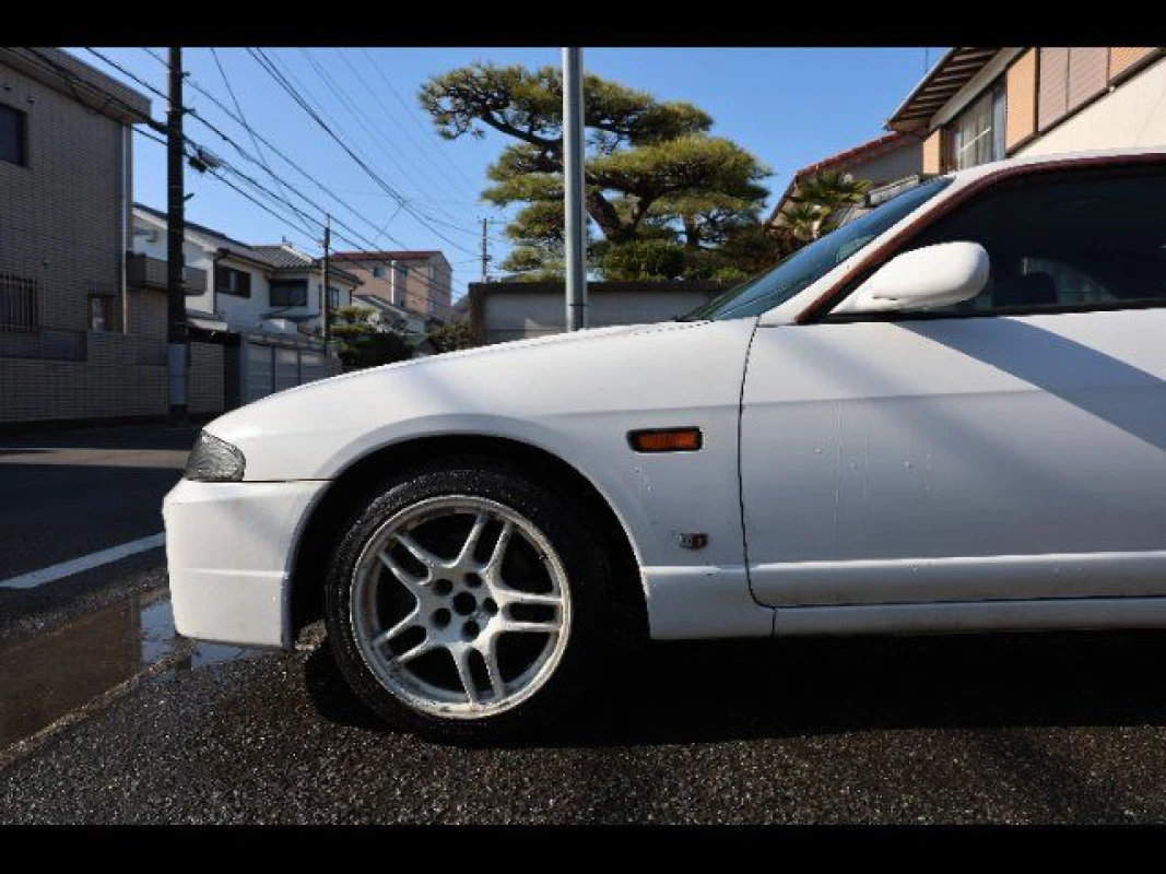 Nissan Nissan Skyline - View 5