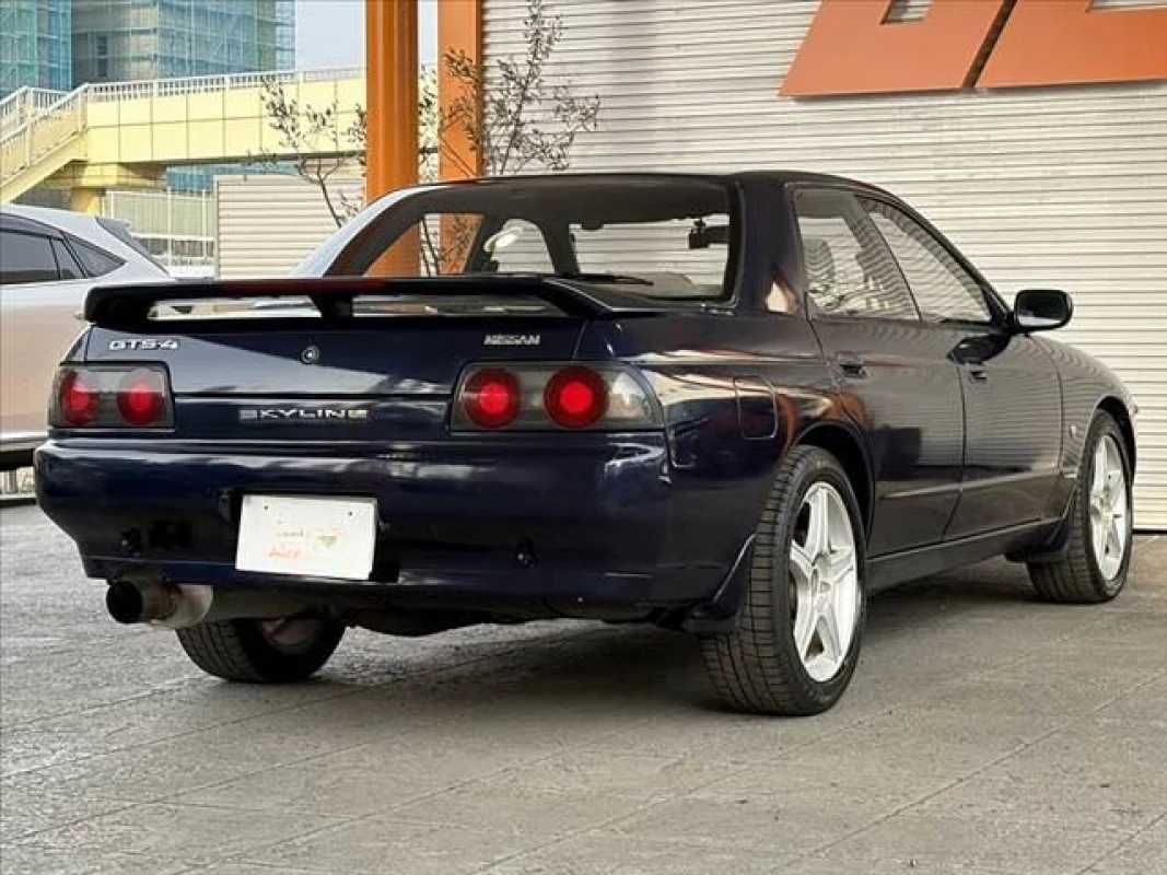 Nissan Nissan Skyline - View 3