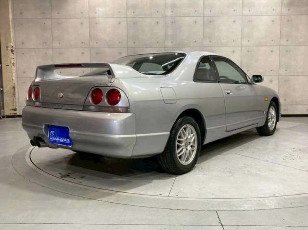 Nissan Nissan Skyline - View 2
