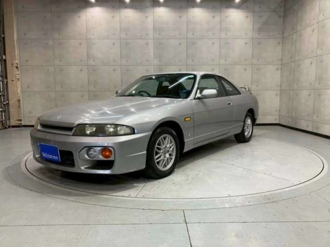 Nissan Nissan Skyline - View 3