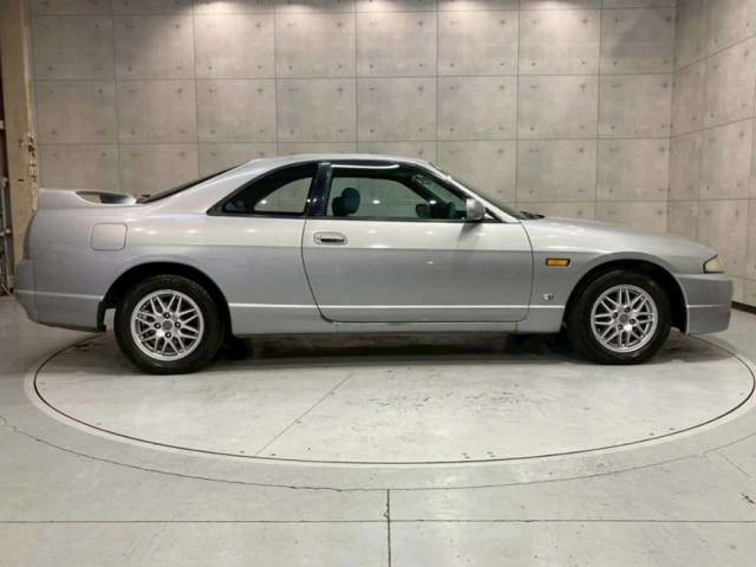 Nissan Nissan Skyline - View 5