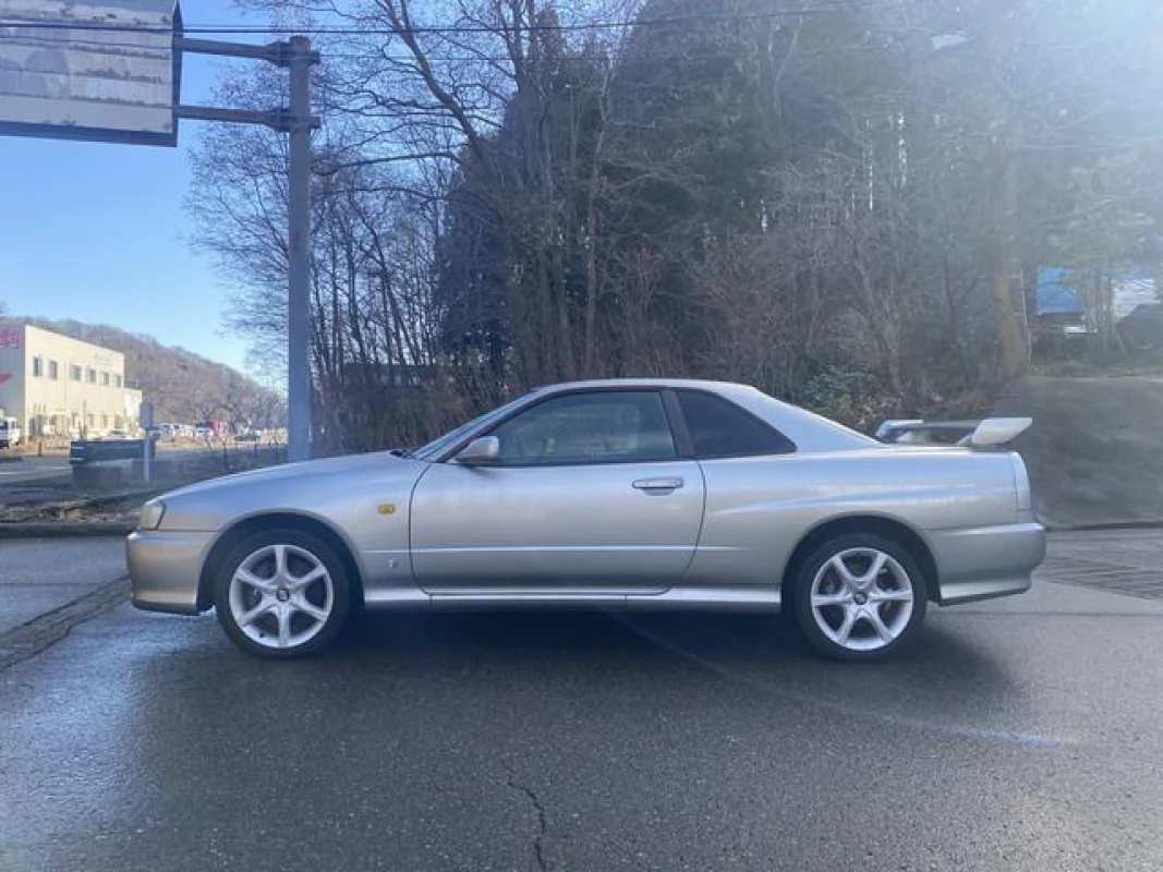 Nissan Skyline 2000 - Thumbnail 9