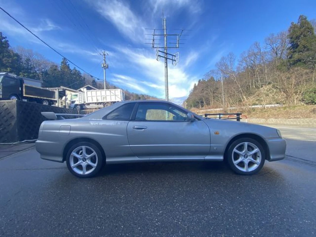 Nissan Skyline 2000 - Thumbnail 10