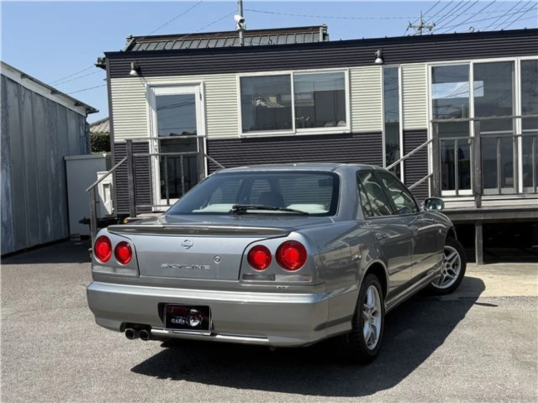 Nissan Nissan Skyline - View 2