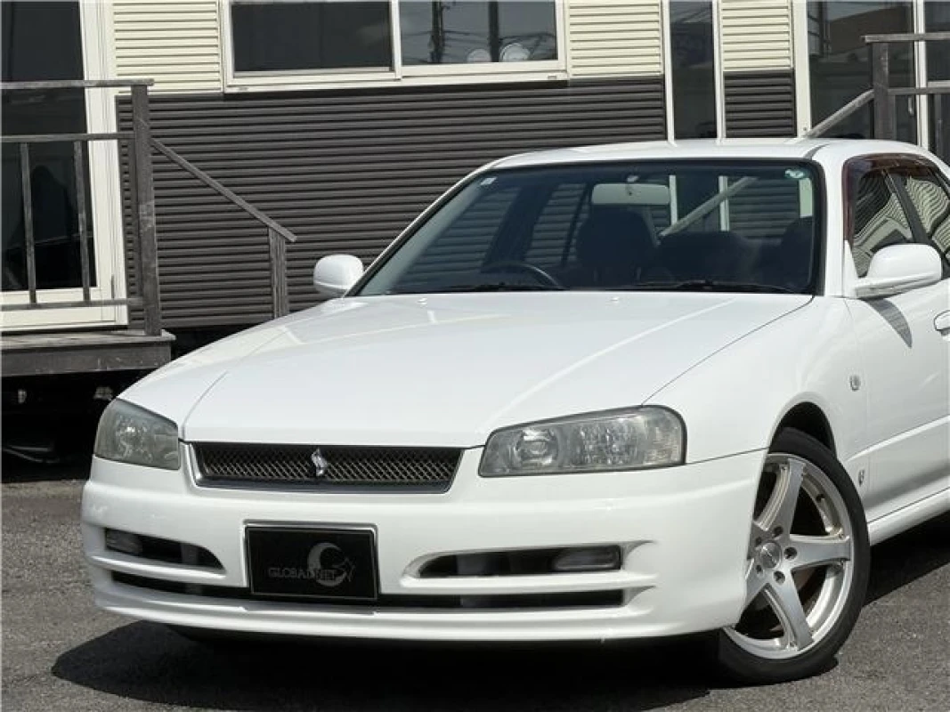 Nissan Nissan Skyline - View 2
