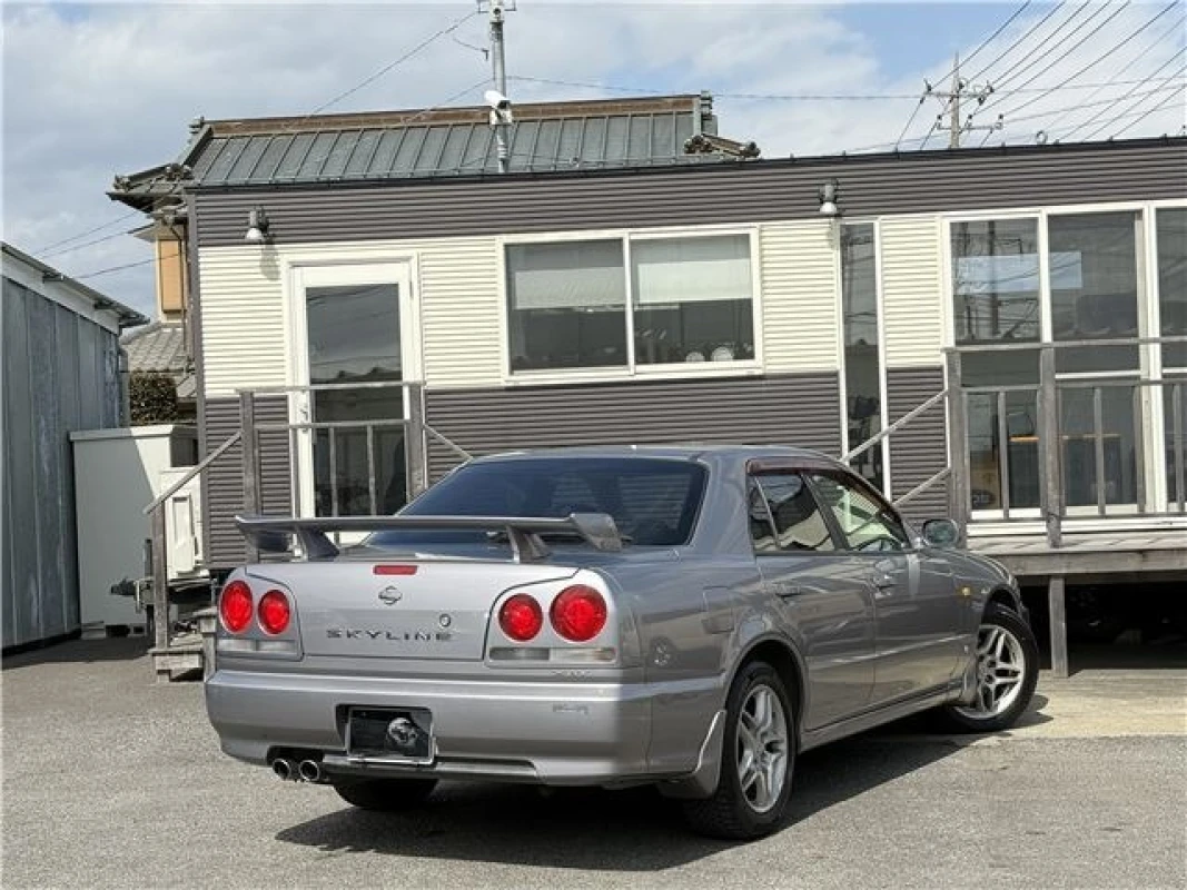 Nissan Nissan Skyline - View 2