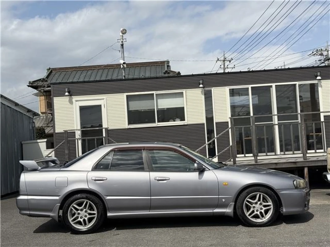 Nissan Nissan Skyline - View 4