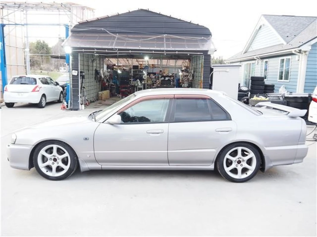 Nissan Nissan Skyline - View 3